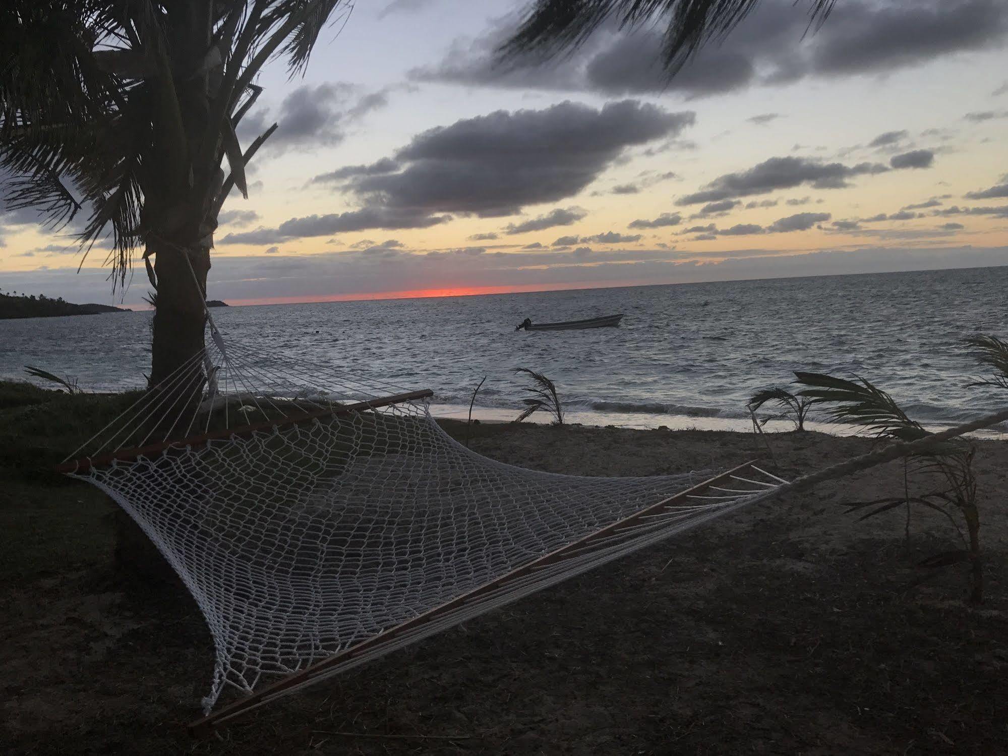 Yasawa Homestays Naisisili Ngoại thất bức ảnh